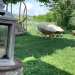 Bed and breakfast Scholabnb “ Percorso Esperenziale Di Rurale Sostenibile” *