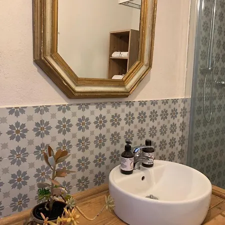 Frühstückspension Scholabnb “ Percorso Esperenziale Di Rurale Sostenibile” *